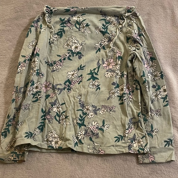 Bailey Lane Floral Top with Ruffle Details Size 6-7 - Picture 2 of 4